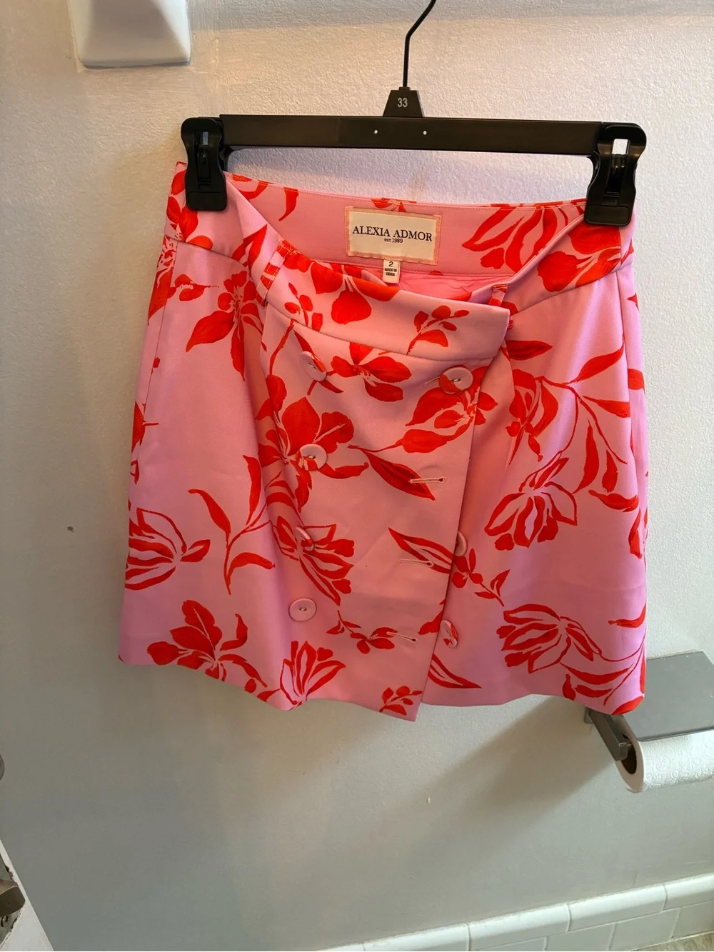 Alexia Admor Pink Skirt with Vibrant Red Floral Print